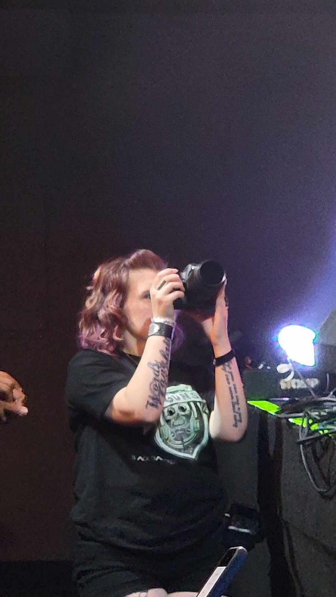 AlexDaleWCE's tweet image. My concert Aunt Grace Palma Bambule sent me some @laguns pics I’m in! Always appreciated! 🙏💕🤘 
#meatwork #concertphotographer 
#laguns