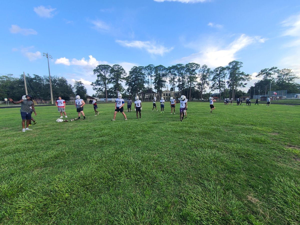 RiverCityPrepFB's tweet photo. August and football season is finally here! Unsigned 23's and 24's there IS still time, but the clock's ticking and doors starting to close. DM us today! Row...the...Boat! @DuvalSports @oneclaysports @FBRecruitAide @NEGARecruits @RecruitGeorgia @PostGradRecruit https://t.co/dByLyumItT