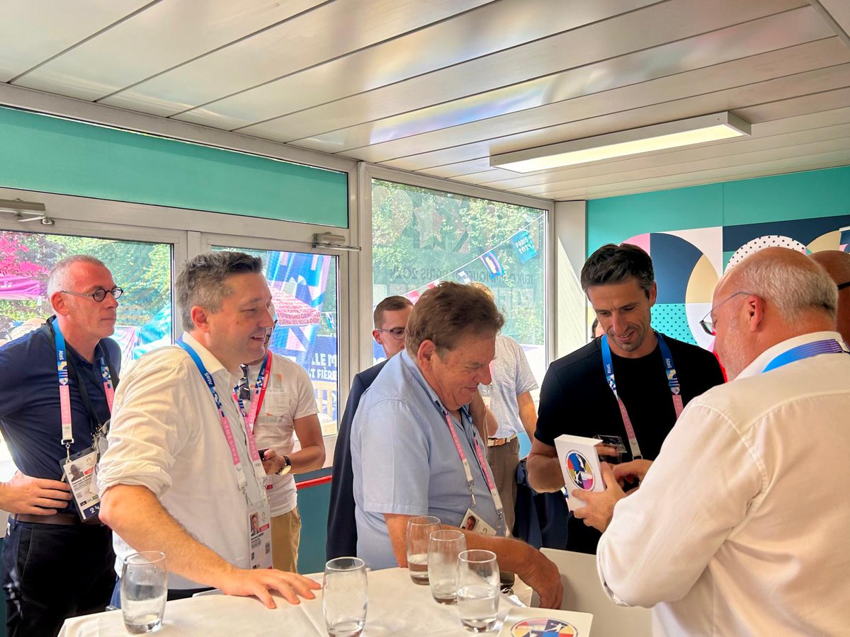 prefet59's tweet photo. #JOP2024  #alinterieurDesJeux

Bertrand Gaume, préfet des #HautsDeFrance, préfet du #Nord, a accueilli ce 01/08/24, @TonyEstanguet, président de #Paris2024 avant son arrivée au @Decathlonarena à Villeneuve d’Ascq, aux côtés de @MetropoleLille et @Paris2024 afin de lui présenter l’ensemble du dispositif mis en place.