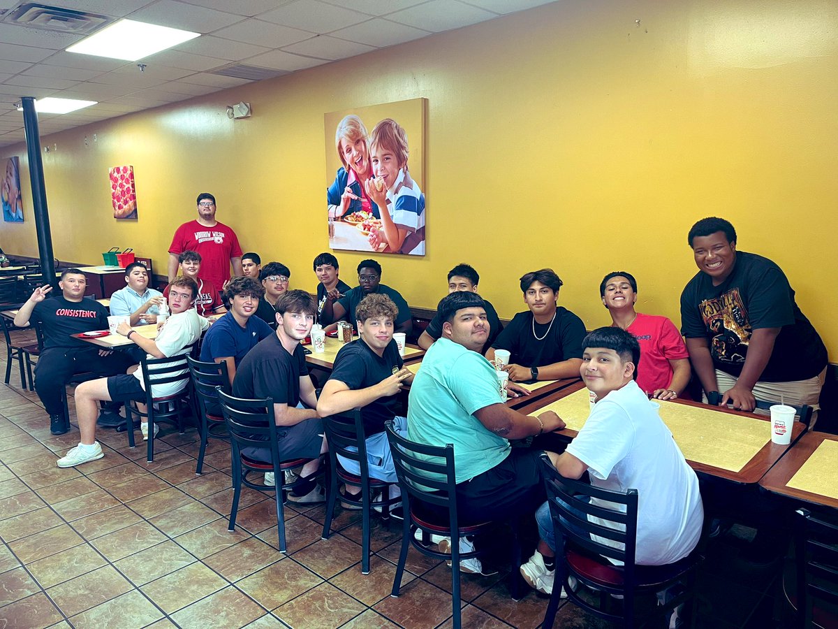 Coach_LColvin's tweet photo. First official OL dinner to celebrate all the hard work these young MEN put in this summer! #FatNight #PrayForCicis
#BuiltDifferent @WoodrowFootball https://t.co/1RPwU31f0y