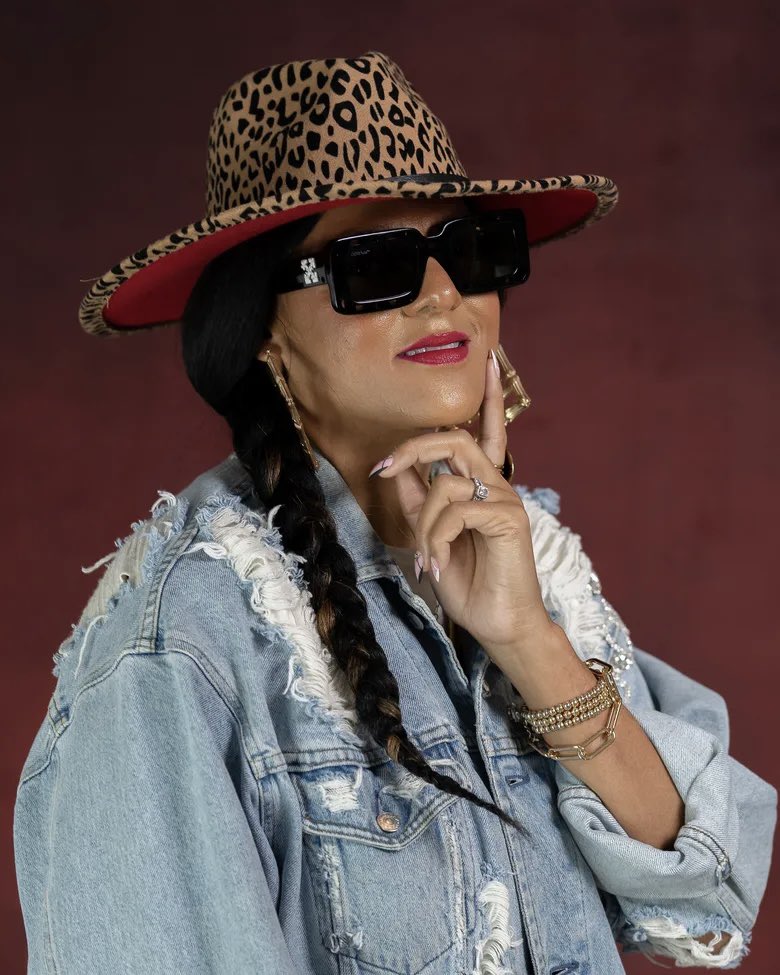 itsKenBarbie's tweet photo. OH SHE ATE THIS 🎤| Marsha Ambrosius jumps on 92.3 for her llama llama red pajama freestyle and did not disappoint 🔥 https://t.co/xhWlTEhs93