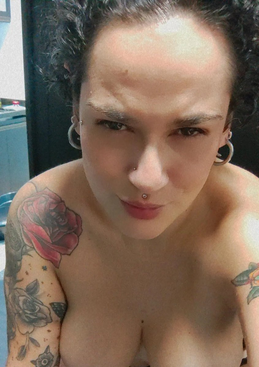 No momento a mulher mais hidratada, macia and cheirosa de SP 😏

Vai lá no cantinho, ver como tá delícia a minha pele😛
privacy.com.br/@LaraLaravilha