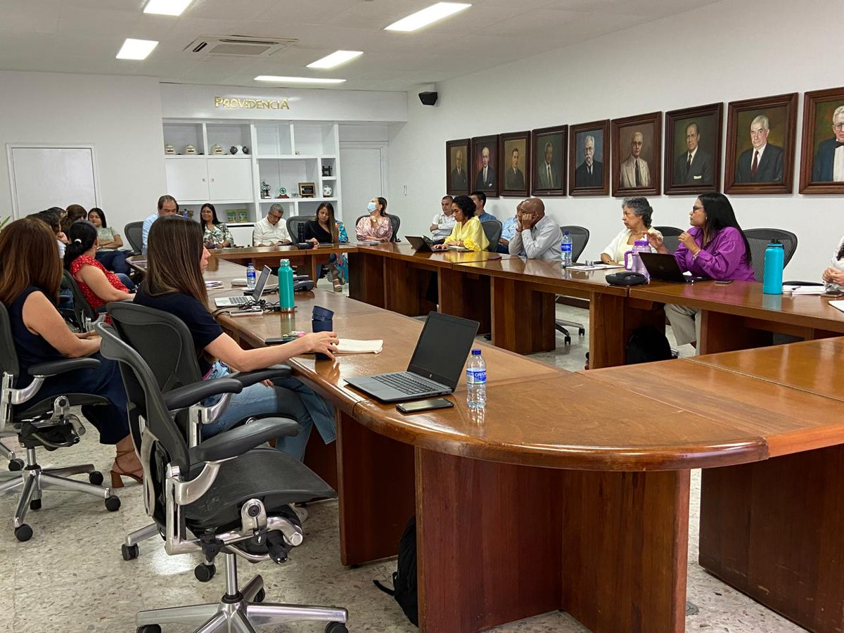 comfandi's tweet photo. En #Comfandi vivimos apasionados por la #sostenibilidad de nuestras empresas, por eso acompañamos desde nuestras buenas prácticas a organizaciones con propósito, para que puedan potenciar su triple impacto: Económico, social y ambiental. 💡🤓 

Estuvimos con los directivos del @CoProvidencia🍃para hablar de equidad de género, acoso laboral y sexual, ¿Cómo prevenirlos y gestionarlos? Nuestra Coordinadora de Sostenibilidad, Silvia Celedón, les presentó la ruta, que como empresa certificada en equipares hemos trazado y recorrido a lo largo de los últimos tres años y nos convierten en sus aliados institucionales para construir e implementar su propia ruta de prácticas laborales que permita posicionar el cierre de brechas de género como una herramienta de competitividad y desarrollo.