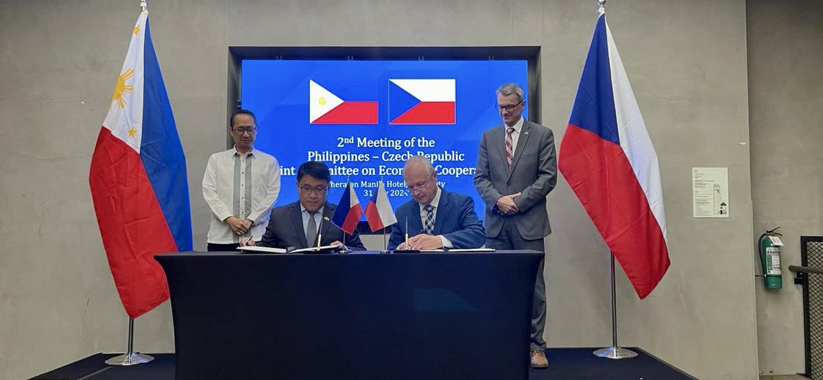 CZAmbManila's tweet photo. 2nd Session of the Joint Committee on Economic Cooperation between delegations led by  @DtiPhilippines and @mpo_tweetuje, confirming that bilateral relations reach across all sectors and have great prospects. 
🇨🇿🤝🇵🇭

Special thanks to DTI USec Allan Gepty @abg16272 🙏 https://t.co/EENjAMX4Km