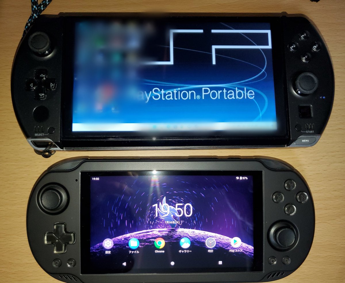 analogue_00zero's tweet photo. 再掲
#GPDWIN4
#Odin2mini
令和のP◯Pと令和のV◯TA? https://t.co/A2WoKBKVFL