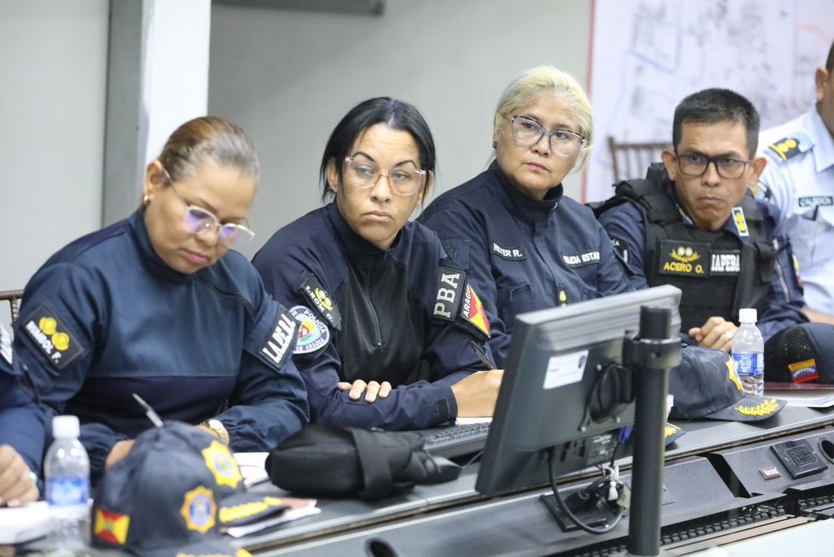 Extraordinario encuentro con el estado Mayor de la Policía Bolivariana de Aragua, donde he designado al General de Brigada Parra Sánchez Raúl Roberto como Director General de esta Digna Institución Policial, deseándole el mayor de los éxitos en sus funciones