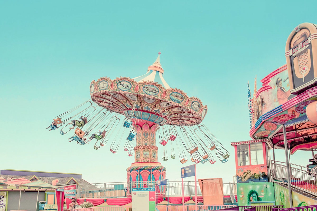 Pastel-Colored Photos of the Santa Cruz Boardwalk Look Like a Nostalgic Dream mymodernmet.com/santa-cruz-boa… #CityscapePhotography #helenehavard