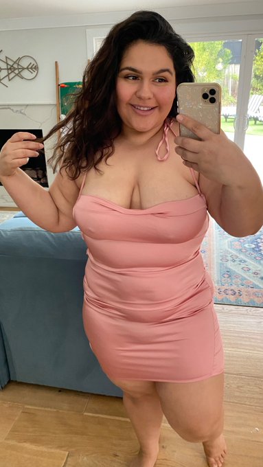 Take me out on a date https://t.co/4kTH4jBBy2 https://t.co/OdXBWtiSsZ