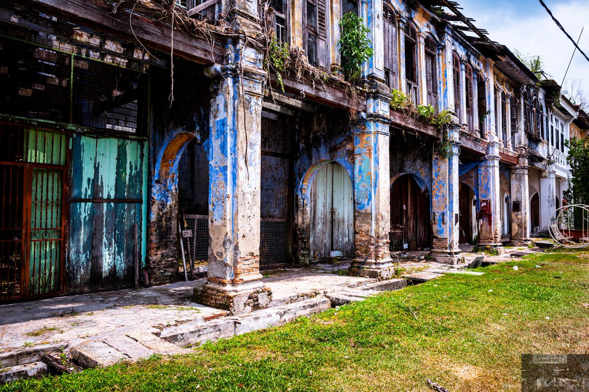 jsadiq's tweet photo. Papan town, almost abandoned tin mine town set up nearly 150 years ago.
#papan #leicaqp https://t.co/ZcCYtxTENg