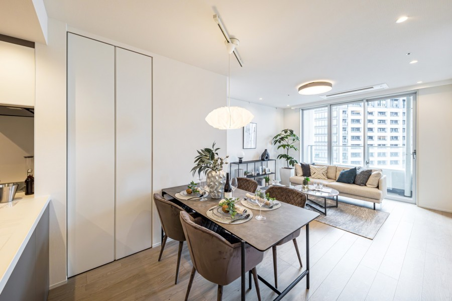 JpnRealtySTARTS's tweet photo. Tokyo tower view 3BR 6mins. walk to #Kachidoki station #Chuoku #Tokyo
Price: JPY159.8M ≒ USD1070K ≒ EUR991K
Structure: RCS
Built: 2008
Size: 80.48 sqm / 866.28sf
#renovation #realestate #Property #dishwasher #floorheating #Japan
https://t.co/9Kr12Cjg1U https://t.co/WNqXYghABo