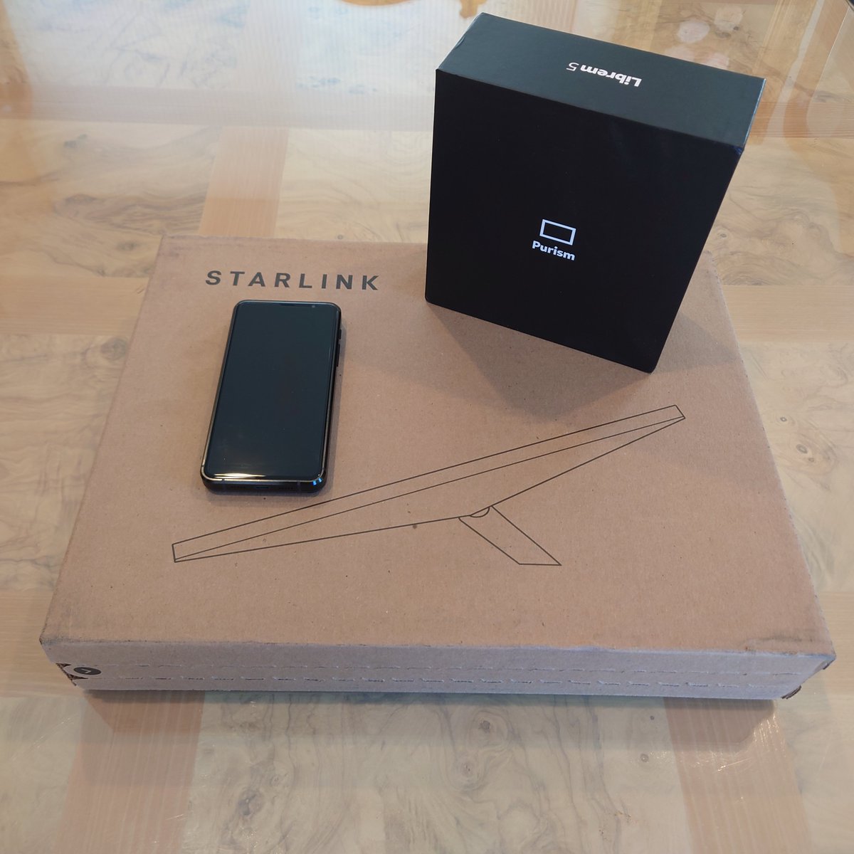 LorenDias's tweet image. #StarLink Roam Mini meets @Puri_sm #Librem5 The combination of these technologies is pure Magic. What a time to be alive. #StarPhone #LinuxPhone #Purism