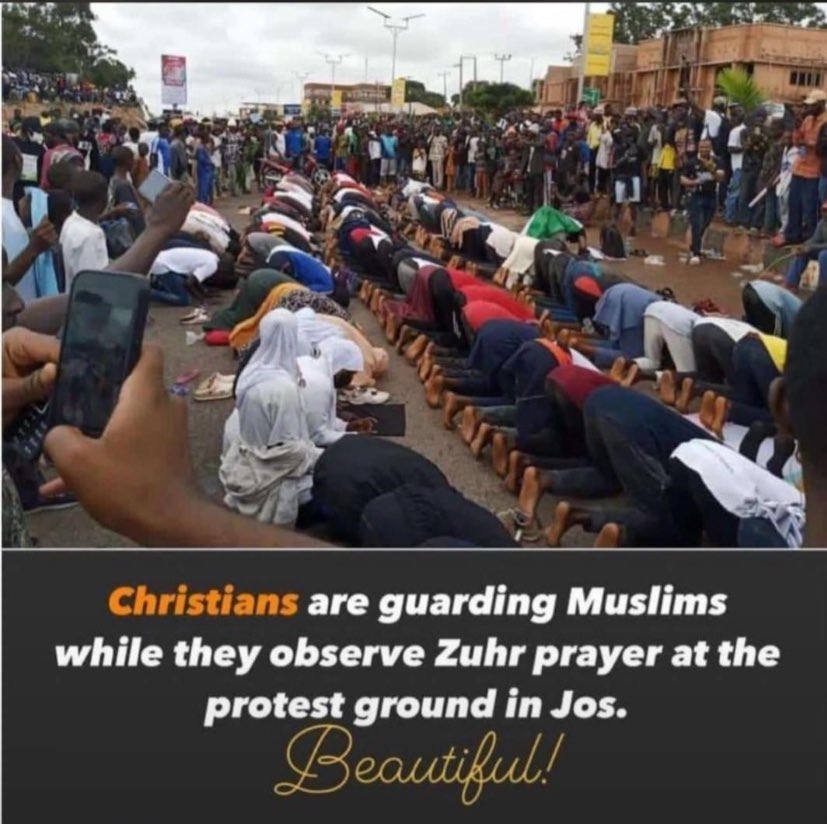 This and iconic picture, at some point ya this reminds me of my pals in the hostel who are Muslims of me making sure they are not disturbed while praying and today host of other denominations gathering for their successful prayer… ALLAH bless all Muslim both good and bad 🙇‍♀️🙇‍♀️🙇‍♀️