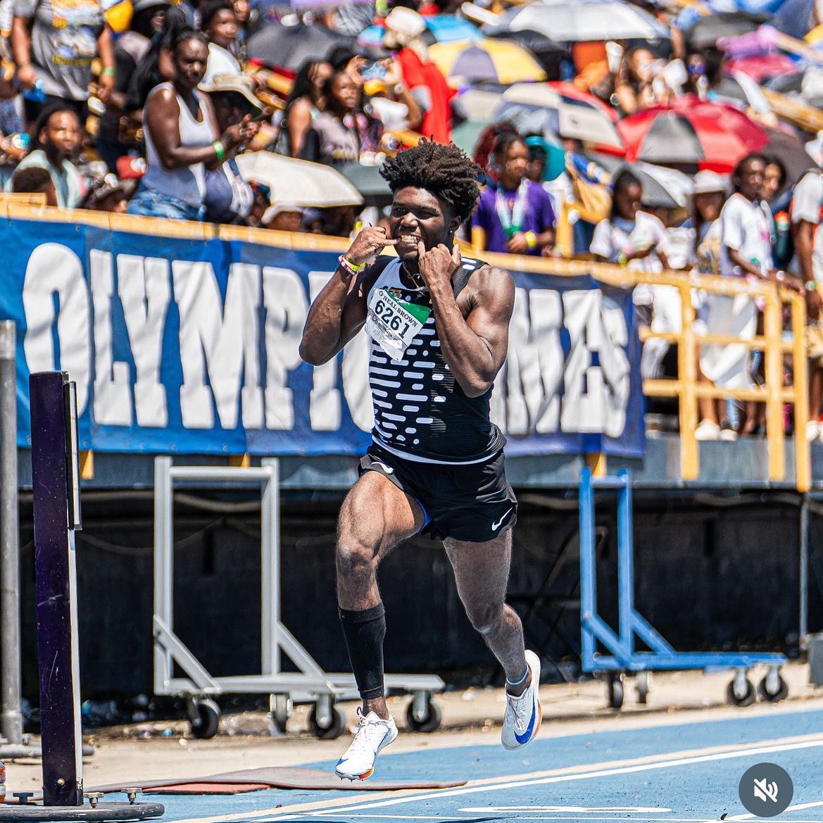Rising Senior Le’Ezra Brown wins the AAU National Title in the 110mh with a blazing time of 1️⃣3️⃣.5️⃣0️⃣ , out of lane 8. ⚡️ 

Minutes later he came back and ran 1️⃣0️⃣.3️⃣6️⃣ in the 100 semi finals. ⚡️

LB vs 🌍