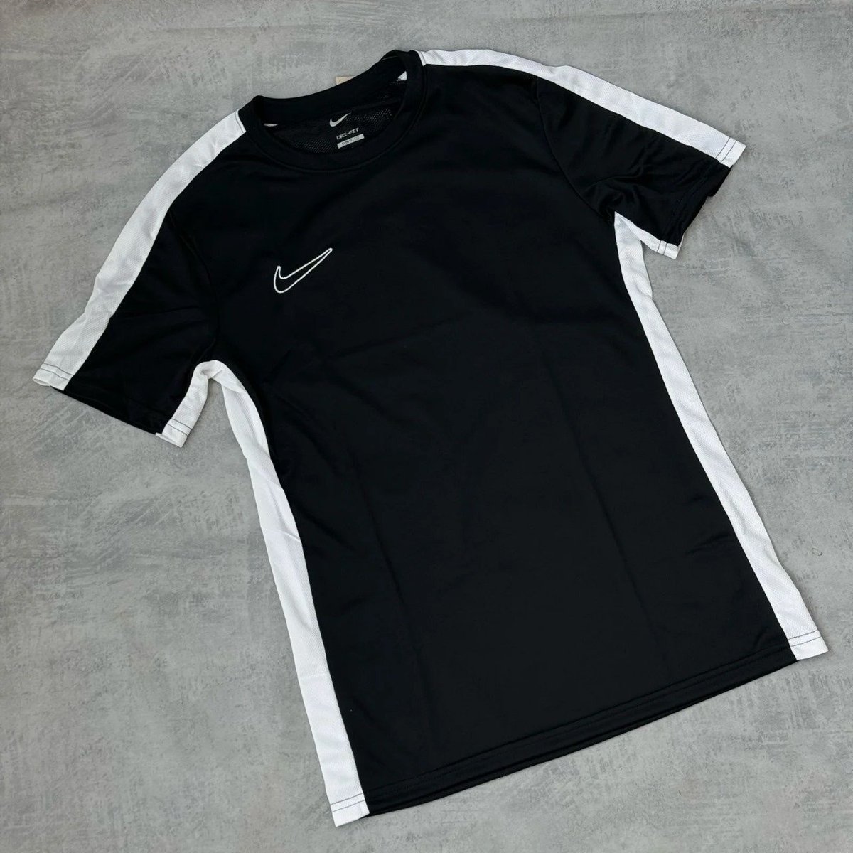 timedeofertas_'s tweet photo. Camiseta Nike  🔥

Camiseta Nike Dri-FIT Academy 23 Masculina

De R$ 149,99 | Por R$ 75,99 No PIX🔥
🔖Utilize o Cupom: OFERTAS20 ⁠

Link: https://t.co/sx9d9LRPmC

Oferta na Loja Oficial da Nike https://t.co/LEW1xgwor4