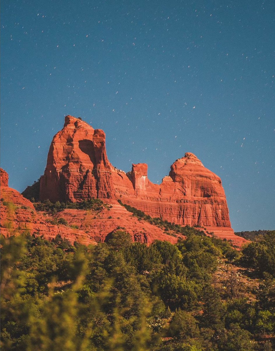 SedonaDotOrg's tweet photo. Experience the magic of the night sky in Sedona, a proud Dark Sky Community!  

With minimal light pollution, Sedona offers some of the most spectacular stargazing opportunities.

@the_andrewmac

 #DarkSkyCommunity #Stargazing #SedonaNights #ExploreSedona #TravelArizona #Golden https://t.co/VjLkH9WKWJ