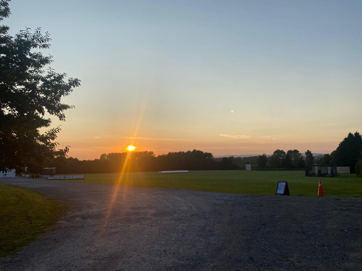 valecricket's tweet photo. An excellent training session finishes this evening with this stunning sunset at the club.
Good luck to all teams this Saturday.
#LetsGoVale πππ https://t.co/iT7qjQE4Yf