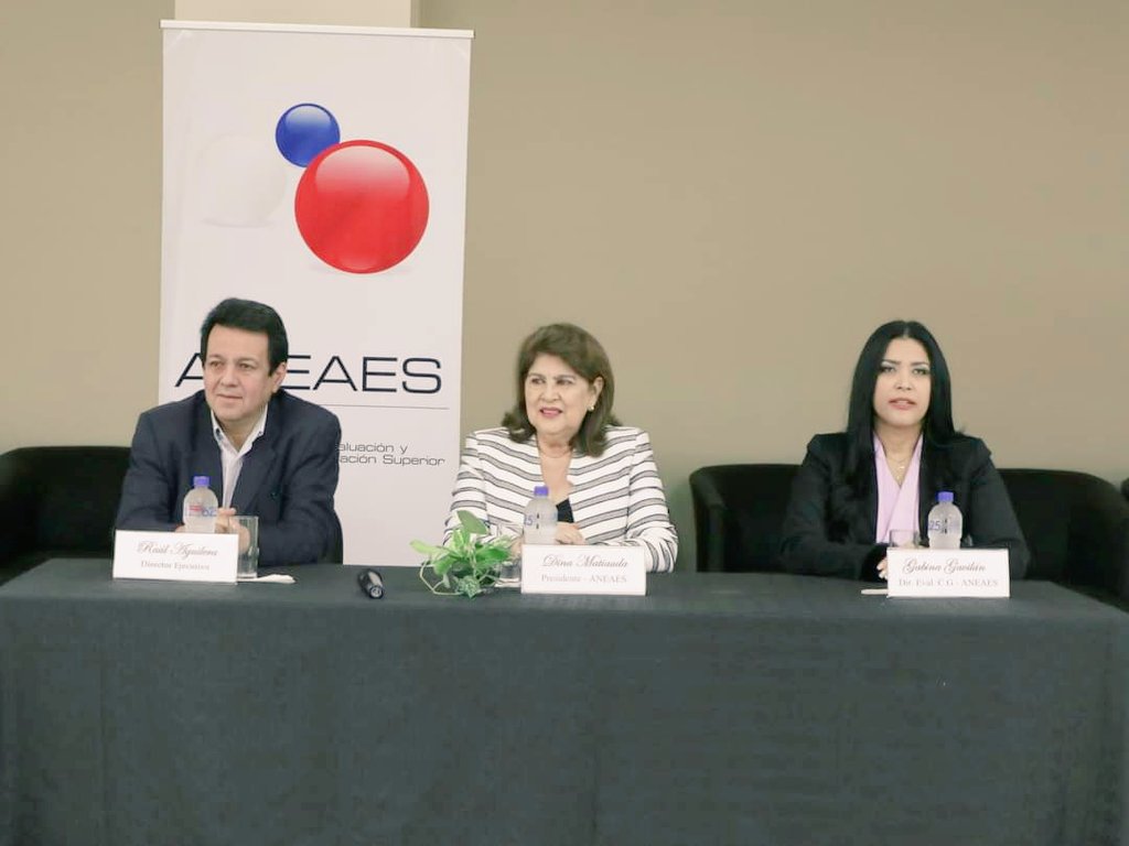 GabinaGavilan's tweet photo. Seguimos avanzando hacia una Educación Superior de Calidad en @ANEAES_Paraguay fomentando el pensamiento crítico y reflexivo, en el marco de la matriz de evaluación de carreras de grado de EaD, modalidad Clúster! Ñande retã oikoteve ñamderehe oñondivepa 🇵🇾 https://t.co/jJFAYRQBvs