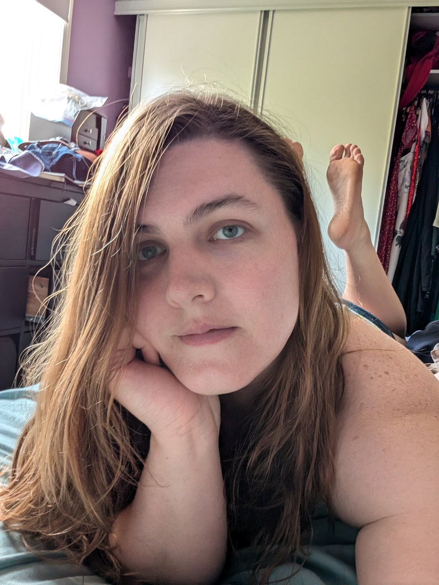 Power is knocked out in my neighborhood right now so I guess it's selfies by sunlight this afternoon