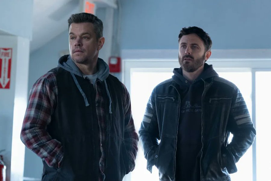 Matt Damn & Casey Affleck in The Instigators recensie op Apple TV Plus