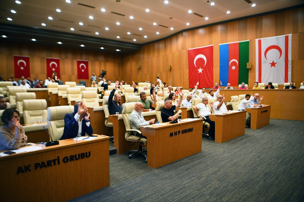 Belediye Meclisimizin Ağustos ayı toplantısının ilk birleşimini gerçekleştirdik.
Alınan kararların Çukurova’mıza hayırlı
olmasını diliyorum.