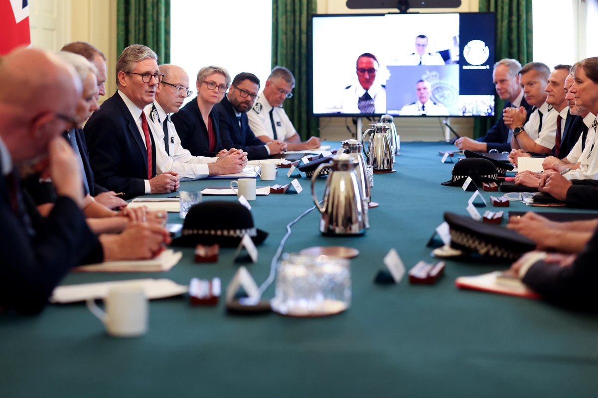 Violent disorder &amp; thuggery has no place on Britain’s streets.

It is a disgrace that the same police who worked to save lives in Southport were attacked next day with bricks.

Today <a href="/Keir_Starmer/">Keir Starmer</a> &amp; I met police chiefs on how we’ll work together to crack down on violent disorder.
