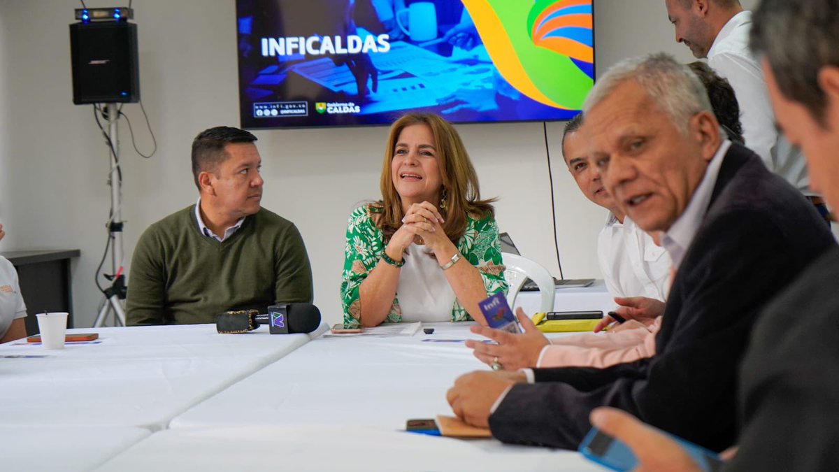 ✨ Hoy, nuestro Gerente Hugo Fernando Moncada asistió a un encuentro con periodistas de la región. 🌍📰

 ¡Fue una excelente oportunidad para compartir los avances de los proyectos de Promueve Más! 🚀💡

 #PromueveMás #Innovación #Proyectos #Periodismo #Avances