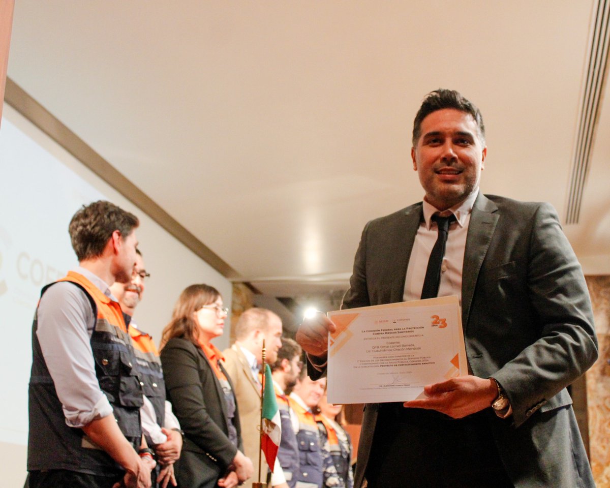 Cuauhtémoc Chacón, comisionado de <a href="/COEPRISS/">COEPRISS</a>, obtuvo el reconocimiento por el “Proyecto de fortalecimiento analítico”, con la reciente acreditación por parte de la <a href="/ema_ac/">EMA A.C</a> para la exportación de productos de la pesca a la Unión Europea.