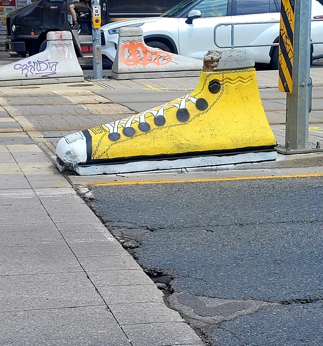 vvgrafiks's tweet image. 🛹👟🛹👟
#Toronto #spadina