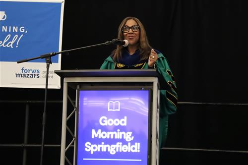 StephenHall_PR's tweet photo. Via @officialsps: “During 'State of the Schools Address' at #GoodMorningSGF with @SGFChamber, Dr. Grenita Lathan celebrates attendance improvements &amp; kicks off another school year with 'Read to Succeed' literacy campaign” – https://t.co/Z7tkBiJWWw. @DrGrenitaLathan #BackToSPS https://t.co/nlyA0zMVWs