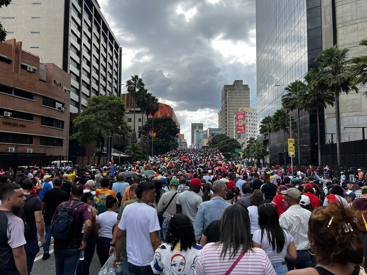 Magaly Gutiérrez Viña (@magagutierrezv) on Twitter photo #1Ago | Nuestro pueblo valiente nunca vacila para salir a las calles a defender la #Democracia y la #Paz. Somos alegría, somos el pueblo de Hugo Chávez Frías! #PuebloDeJusticia #MaduroPresidente <a href="/NicolasMaduro/">Nicolás Maduro</a> <a href="/ConCiliaFlores/">Cilia Flores</a> <a href="/PartidoPSUV/">PSUV</a> #1Ago | Nuestro pueblo valiente nunca vacila para salir a las calles a defender la #Democracia y la #Paz. Somos alegría, somos el pueblo de Hugo Chávez Frías! #PuebloDeJusticia #MaduroPresidente <a href="/NicolasMaduro/">Nicolás Maduro</a> <a href="/ConCiliaFlores/">Cilia Flores</a> <a href="/PartidoPSUV/">PSUV</a>