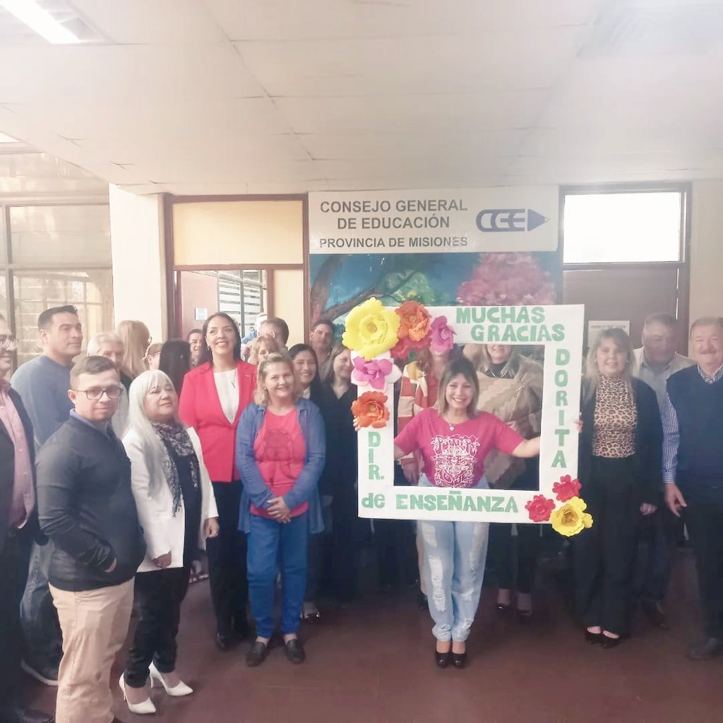 CGEMisiones's tweet photo. 💐 En el día de hoy se ha jubilado nuestra querida profesora Dorita Gallardo, quien se desempeñaba como Directora de Nivel de Educación Primaria del CGE desde 2017.

✨️ Desde el CGE la saludamos, haciéndole saber que fue un privilegio trabajar con ella todo estos años, https://t.co/t64YaTW4aS
