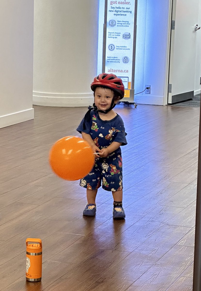 Frugina's tweet photo. At our Bay branch enjoy meeting a number of our long time members - some over 35 years. A genuine Thank You for your loyalty. And one or two new ones - loving our ⁦@alternasavings⁩ Orange balloons. #TheGoodInBanking https://t.co/INzQ7u6sB7
