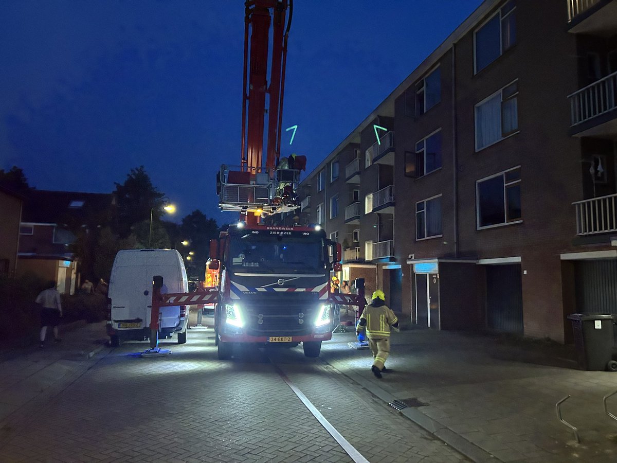 benblik's tweet photo. Rookontwikkeling uit portiekflat Vagerstraat. Na intensieve zoektocht oorzaak gevonden: zwart geblakerde tosties . https://t.co/927NybIPxG
