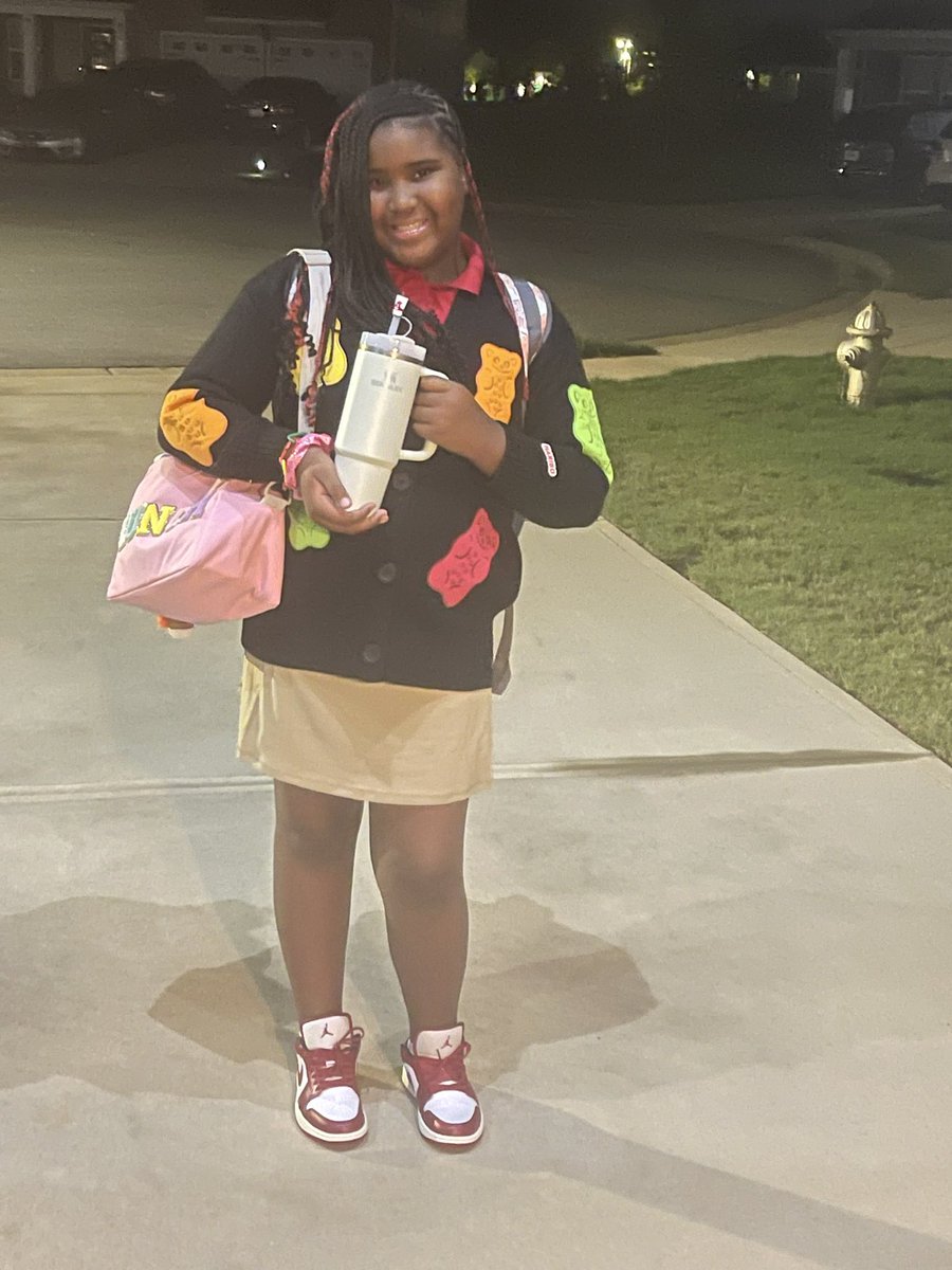 DeseriaWalker's tweet image. Happy First Day of School! I officially have a #fourthgrader! Today was an amazing start to a wonderful school year for us both! #AtlantaPublicSchools