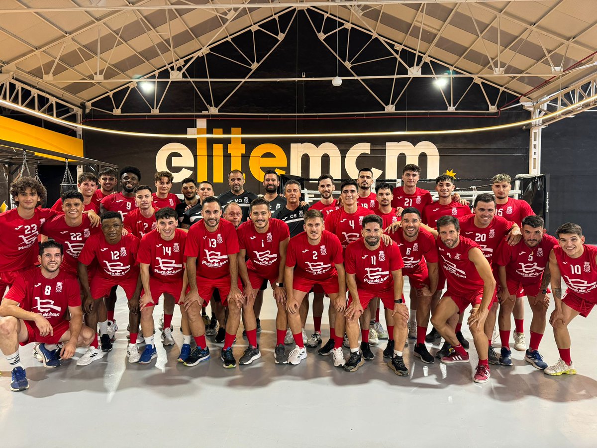 atsantacruz's tweet photo. | PREFERENTE |

Nuestro primer equipo da comienzo a la Temporada 2024/2025.

Trabajo, ilusión y alegría en la primera toma de contacto.

Muchas gracias a @cdeportivoelite por ofrecernos vuestras fantásticas instalaciones.

#VamosSantaCruz,❤️🖤 https://t.co/cU9U2BgNf6