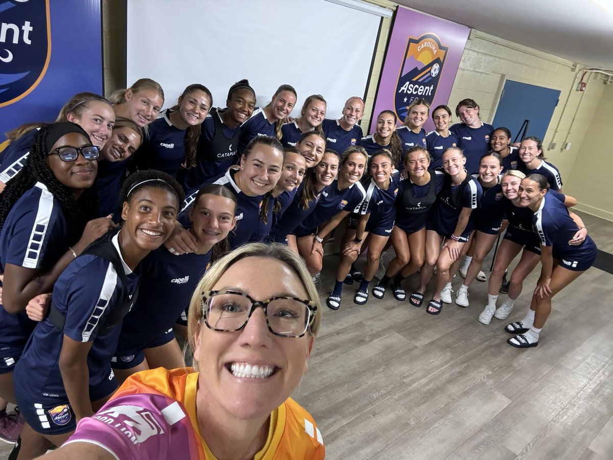 vandey01's tweet image. Thank you for an incredible day @carolinaascent 
Not pictured: me casually jumping in goal after training and getting absolutely clobbered 😂