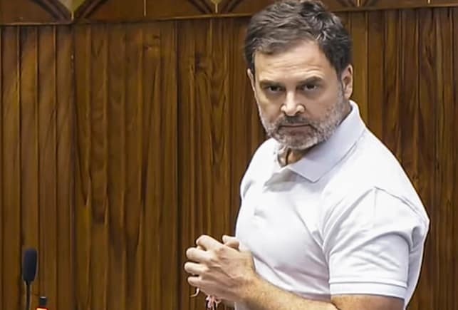 mrs_roh08's tweet photo. BIG BREAKING 🚨 

ED raid might be planned on LoP Rahul Gandhi by Modi govt after his Chakravyuh speech.

But Rahul Gandhi is strong &amp; fearless. 

He will not bend down 🔥 https://t.co/NRePirpnXS