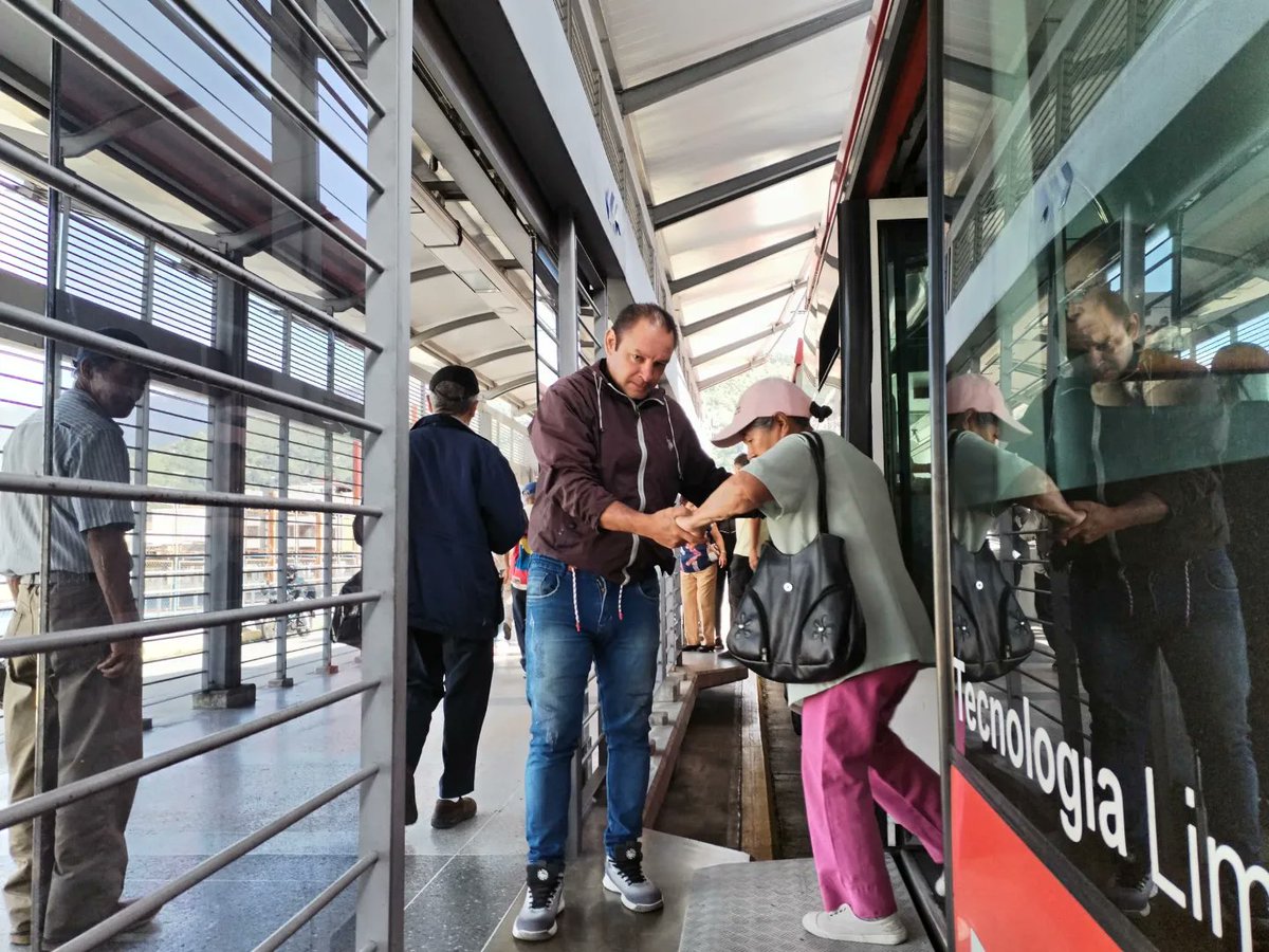 #1Ago| Tras restituir las operaciones de la Línea 1 de Trolebús Mérida (Tromerca), de manera parcial, desde la 1 PM  de ayer miércoles, hoy, 1° de agosto, retomamos la normalidad del servicio, alcanzando un 100% de operatividad.
#PuebloDeJusticia

(+INFO)
instagram.com/p/C-IjgTgubvS/…