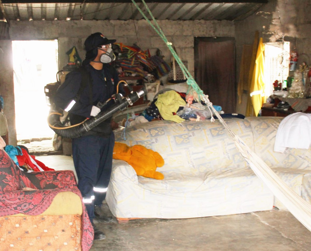 DPS_LosRios's tweet photo. #Puebloviejo | @Salud_Ec, a través del equipo de Vigilancia Epidemiológica y Control Vectorial, fortalece actividades de prevención del #Dengue y otras enfermedades, en el sector de Puerto Pechiche; se coordina con GAD Parroquial, GAD Municipal, @PoliciaEcuador. https://t.co/E7LW5uzPvI