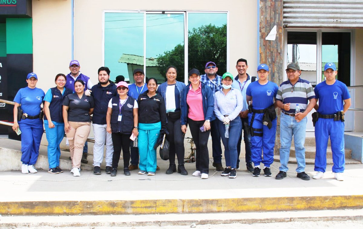 DPS_LosRios's tweet photo. #Puebloviejo | @Salud_Ec, a través del equipo de Vigilancia Epidemiológica y Control Vectorial, fortalece actividades de prevención del #Dengue y otras enfermedades, en el sector de Puerto Pechiche; se coordina con GAD Parroquial, GAD Municipal, @PoliciaEcuador. https://t.co/E7LW5uzPvI