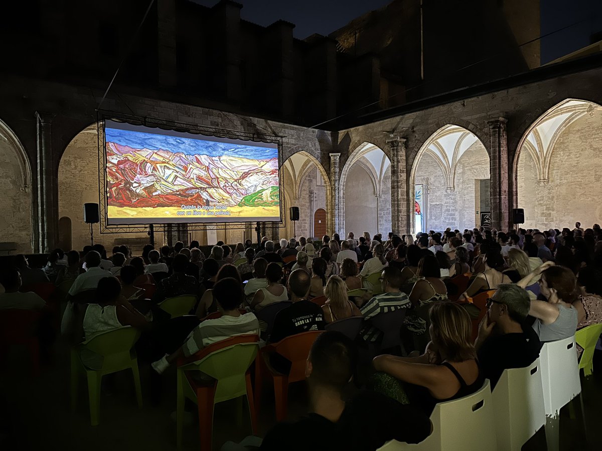 centredelcarme's tweet photo. 🍿¡Arranca el CCCCinema d'Estiu en el Centre del Carme!

Esta noche inauguramos el ciclo 'Embriagados de humor. América y la comedia' de la mano de Daniel Gascó con la película Mi obra maestra (2018).

🎬 ¡Consulta las próximas películas! https://t.co/rqW0CP31N2 https://t.co/lHySFNS9QD