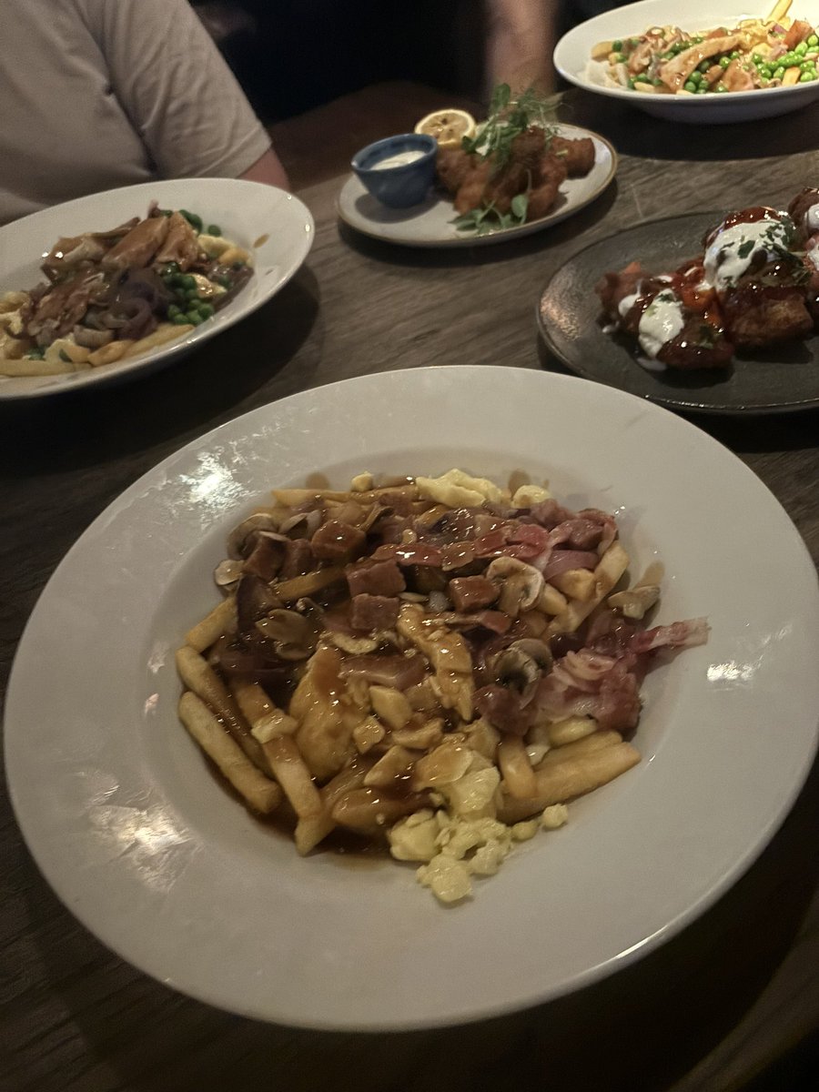 callum_gx's tweet photo. Q is for Québec! Delicious Québecian Poutine with these delicious boys! 

#AtoZ #CGWM #Qnight #Québec #ComeGayWithMe #MapleLeaf 🍁🇨🇦
@GinDanUK @trashlene @ryanjc1980 https://t.co/9bhO90mpjp
