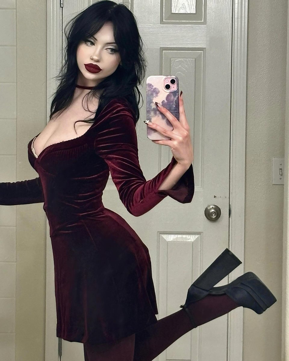 creepingxde4th's tweet photo. Cinnamon Girl - Type O Negative https://t.co/g3KFClaCWC