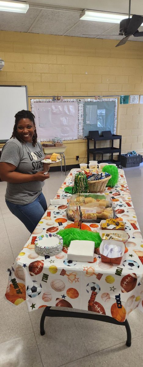 KetyClark's tweet photo. So thankful for my supportive DBA!❤️🌹@MrsThomasWHES @QueenTodote1 #Onyourmarkgetsetread
#Getinthegame
#WeAreCCS https://t.co/CkEAmNRyH2