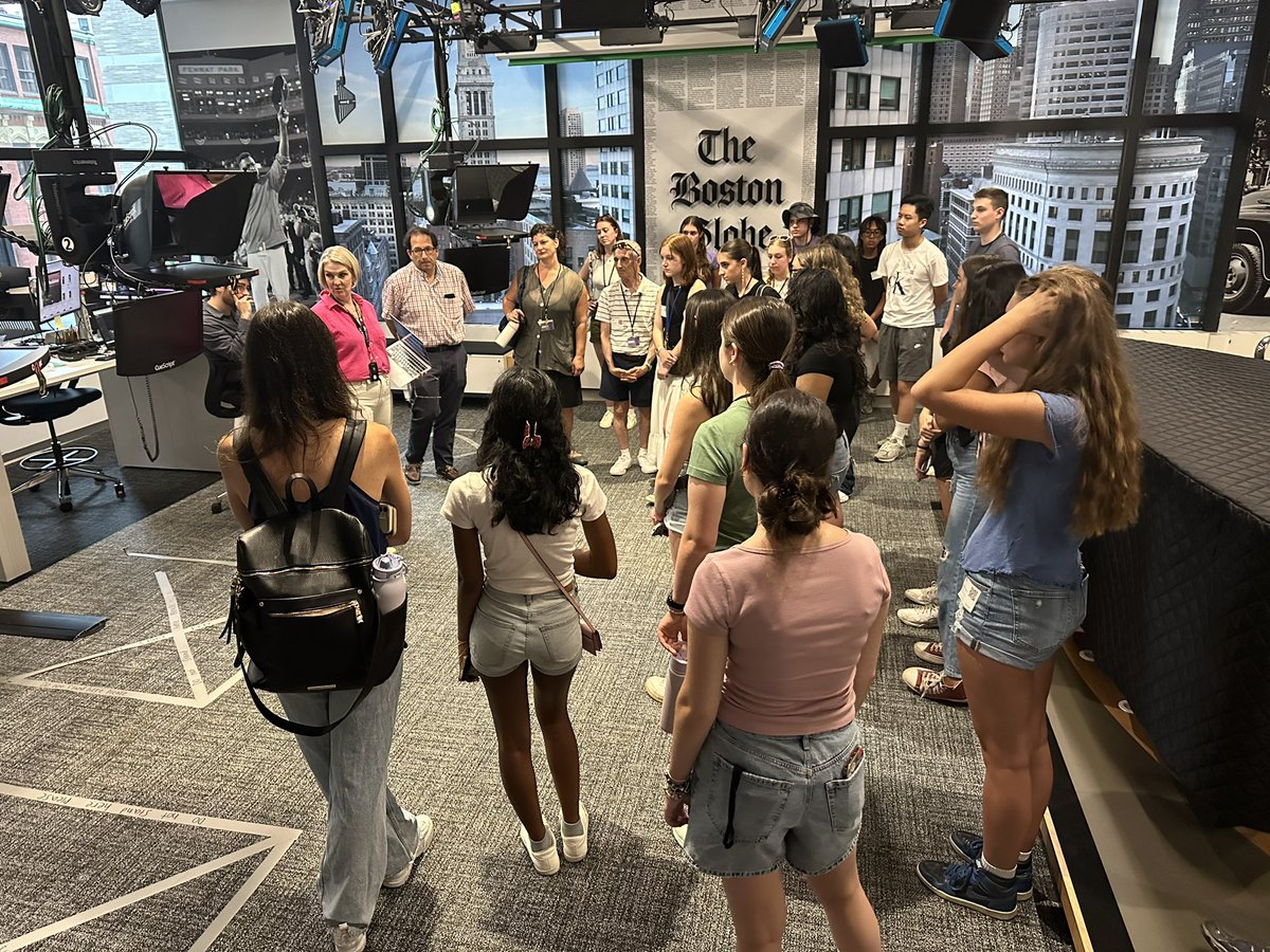 Excited to host high school journalism students at the Boston Globe! 

📸: <a href="/nickhirshon/">Nick Hirshon</a>