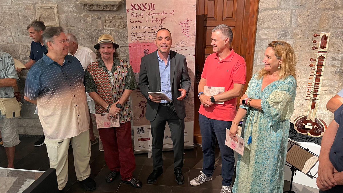 festivalcamino's tweet photo. 🌿 Inauguración de la exposición del FICS ‘La música en la encrucijada y sus instrumentos’ de Luis Delgado, en el Museo Diocesano de Jaca ✨ 🎼 #33FICS @DPHuesca @AytoJaca @cJacetania @FestClasica @museojaca https://t.co/kAsDFLnRn9