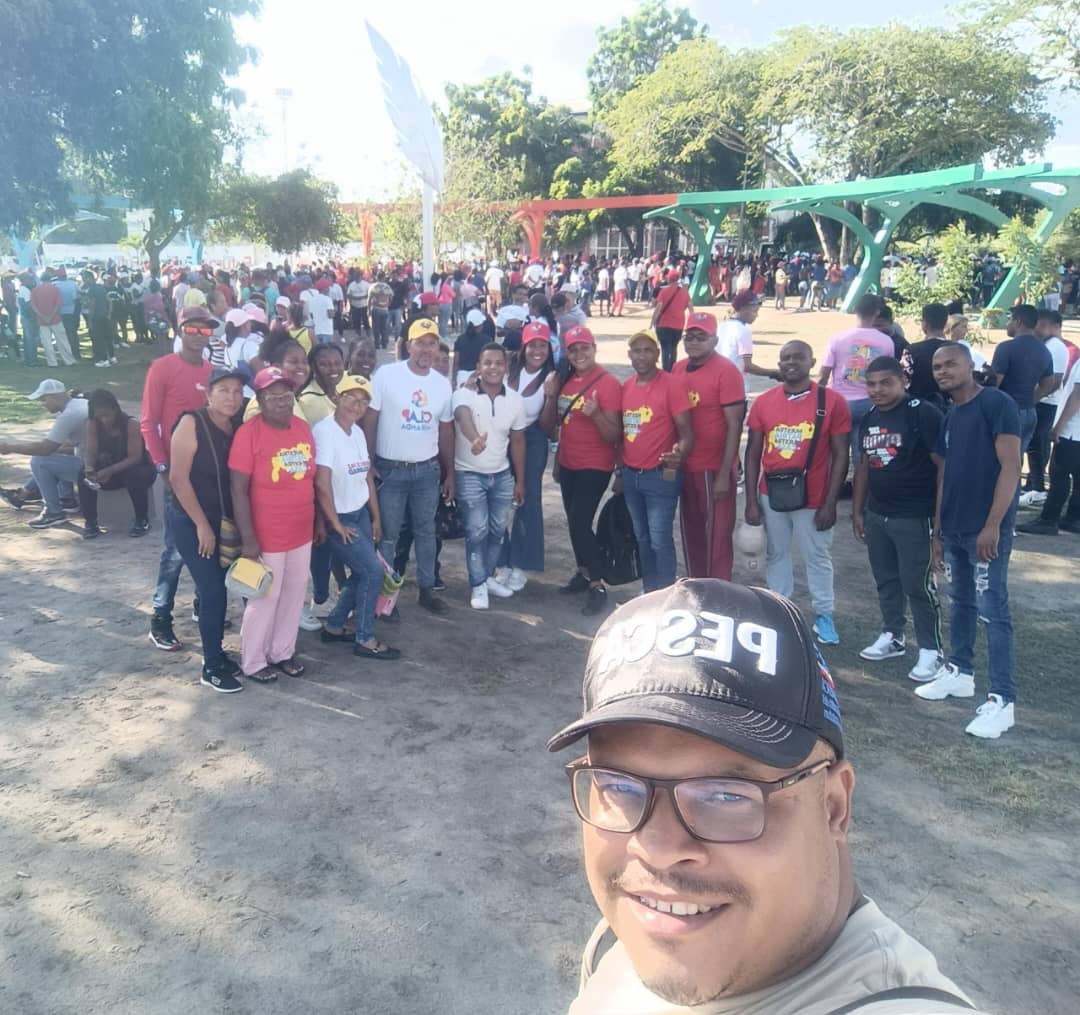 Nuestro equipo presente en la marcha para respaldar la victoria de nuestro Presidente <a href="/NicolasMaduro/">Nicolás Maduro</a> el 28J. <a href="/cbolivariana/">Central Bolivariana CBST</a> @Milicia_B1 <a href="/movfuturoven/">Movimiento Futuro</a> <a href="/HectoRodriguez/">Héctor Rodríguez C.</a> <a href="/JulioGarciaZ/">Julio García Zerpa</a> <a href="/gabycomunas/">GabyComunas</a> <a href="/MayerlinArias17/">Mayerlin Arias</a> <a href="/carolyshelena/">Carolys H. Pérez G.</a>