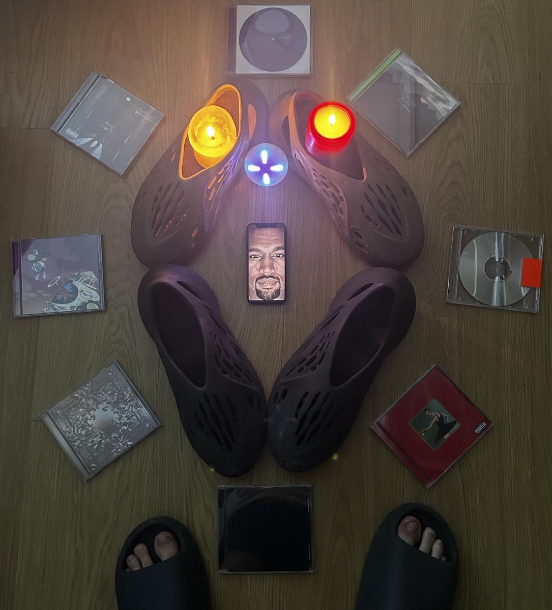 KanyeUpdated's tweet photo. Don’t worry, I’m making sure Vultures 2 drops tonight 🙏 https://t.co/nVplb83Ogs
