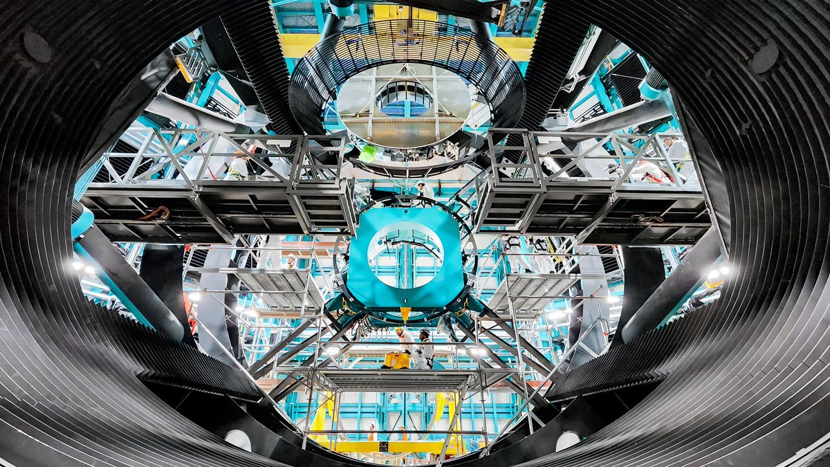 We officially have glass on the telescope! 🤩

Last week, Rubin Observatory staff safely installed the 3.5-meter secondary mirror—the first glass to be installed on the telescope! 🥳

🔗: rubinobservatory.org/news/secondary…