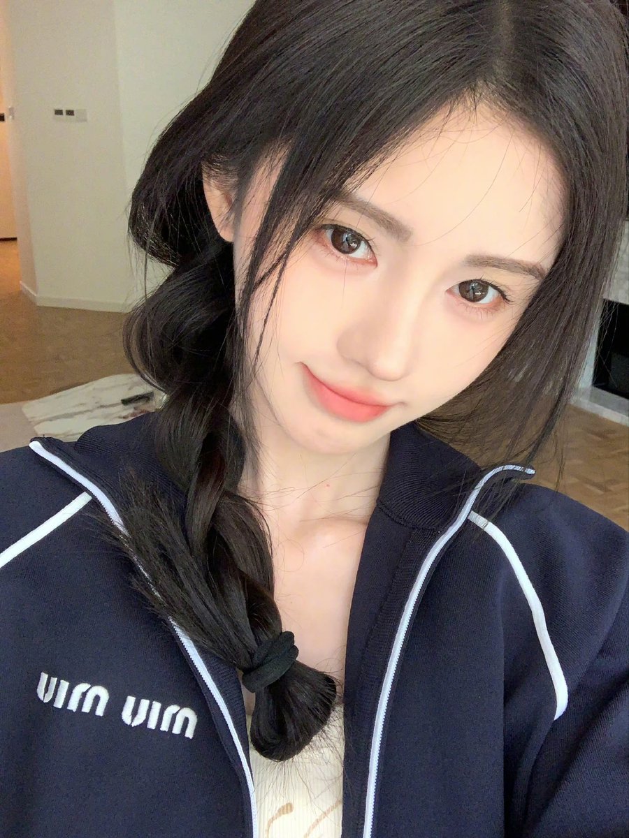 白袜盯榨鞠妈，好嫩好青春 https://t.co/Q9zn94c2vw